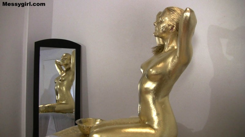 Golden Russian Vika - gold paint. Dec 01 2014. Messygirl.com (223 Mb)
