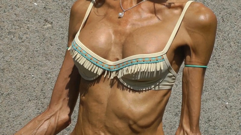 Giulia showing her veins and bones outdoors. 5 Dec 2016. Skinnyfans.com (260 Mb)