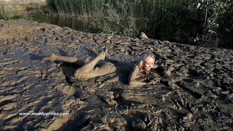 Tanja in Mud. 05 Apr 2019. Muddygirlies.com (490 Mb)
