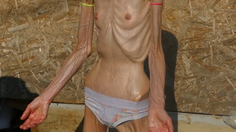 Denisa showing her veins and bones. 21 Sep 2020. Skinnyfans.com (259 Mb)
