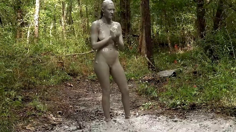 Ashley Has Fun in the Mud Bubbles - Ashley Lane. Mud Puddle Visuals (1112 Mb)