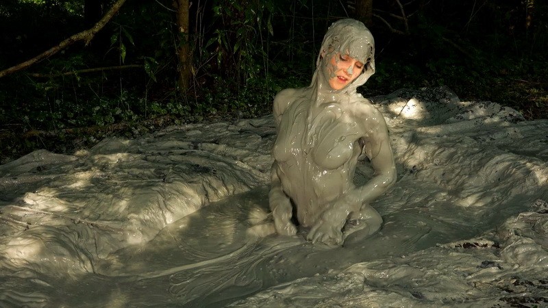 Ashley Is a Babe in Clay - Ashley Lane. Mud Puddle Visuals (1512 Mb)