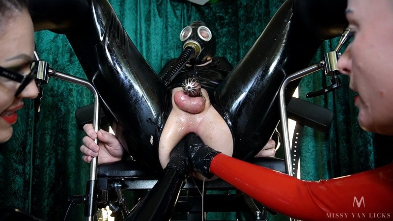 Anal Slut Fisted and Pissed on - Missy Van Licks. (431 Mb)